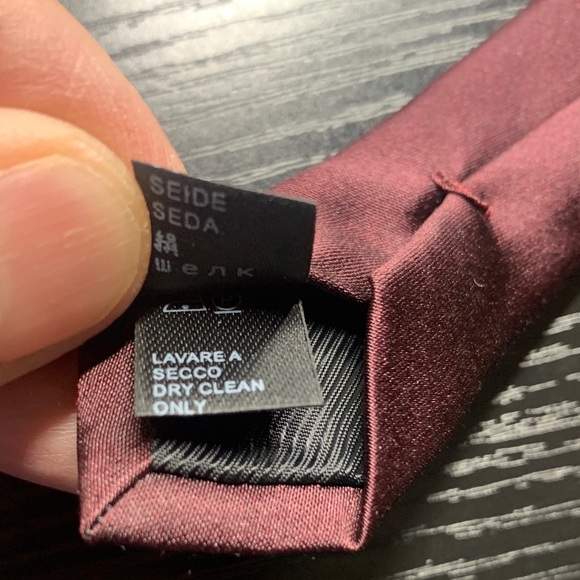 Dolce & Gabbana Burgundy Silk Tie Made in Italy Solid Textured Designer Necktie - Picture 5 of 6